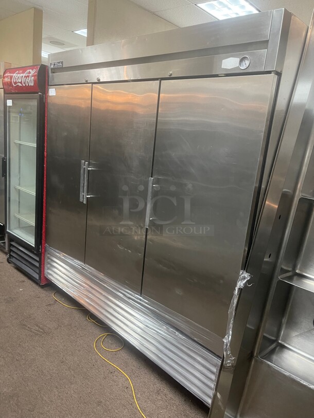 Working! True T-72F 79 inch Three Section Reach In Commercial Freezer, (3) Solid Doors, 115/22- Volt 1 Phase  NSF Tested and Working! - Image 6 of 8