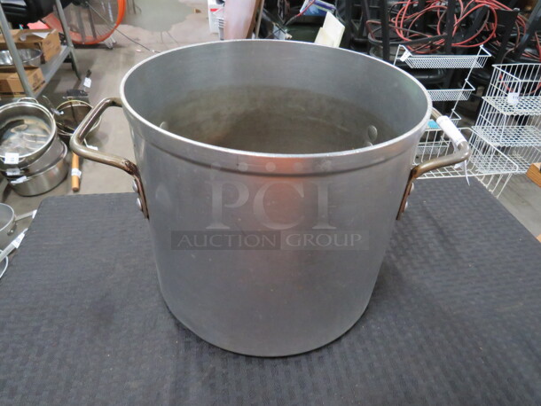 One 10 Inch Aluminum Stock Pot. - Image 1 of 1