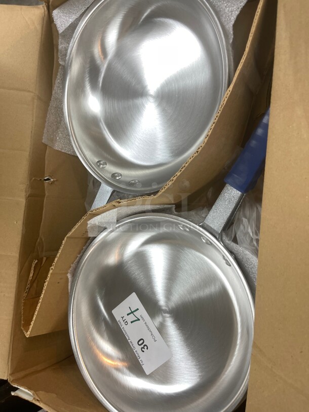 New! Syscoware Wear-Ever Aluminum Fry Pan, 11 inch With Natural Finish, Featuring Removable Cool Handle Silicone Insulated Handle  - Image 2 of 9