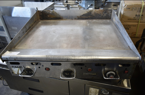 Vulcan Hart 956VX-10100R Stainless Steel Commercial Countertop Natural Gas Powered Flat Top Griddle.