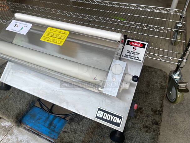 Working! Doyon DL18SP Countertop Commercial Dough Sheeter, 17 inch Maximum, 250 Pieces/Hour NSF 115 Volt Tested and Working! - Image 2 of 7