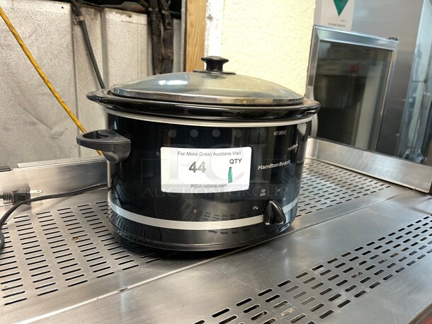 Working! Hamilton Beach Slow Cooker, Extra Large 10 Quart, 250 Watt Stay or Go Portable With Lid , Dishwasher Safe Crock, Black 120 Volt Tested and Working! - Image 2 of 8
