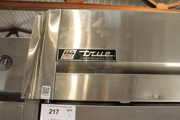 True TG2R-2S ENERGY STAR Stainless Steel Commercial 2 Door Reach In Cooler w/ Poly Coated Racks on Commercial Casters. 115 Volts, 1 Phase. Tested and Working! - Image 2 of 9