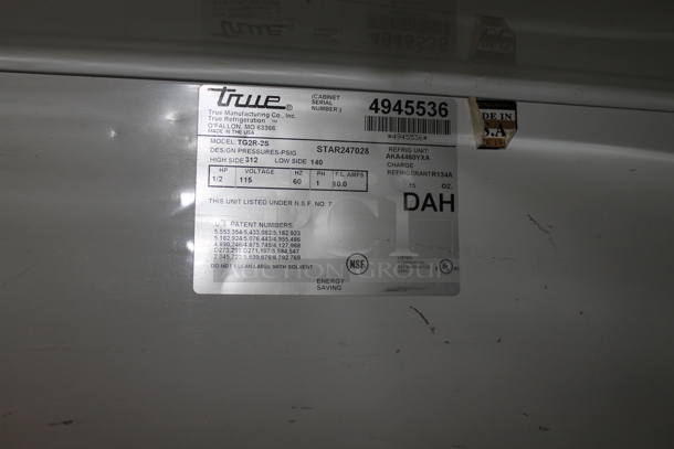 True TG2R-2S Stainless Steel Commercial 2 Door Reach In Cooler w/ Poly Coated Racks. 115 Volts, 1 Phase. Tested and Working! - Image 5 of 5