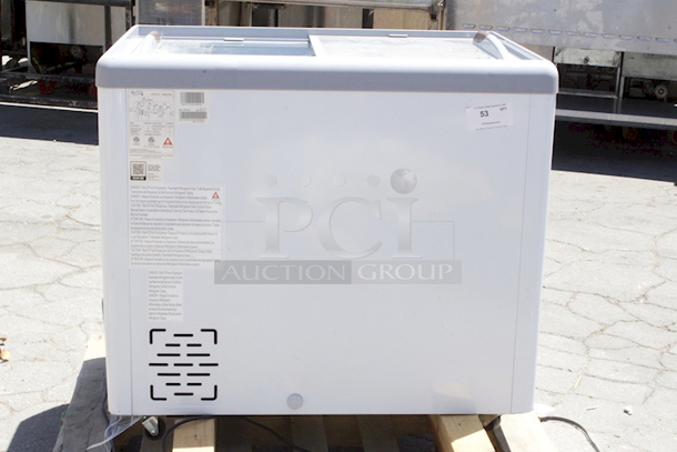 BRAND NEW SCRATCH & DENT! Avantco DFF9-HCL 39" Flat Top Display Ice Cream Freezer. SN:DFF91220230032 Tested. Turns On Does Not Get Cold. 
 - Image 3 of 6