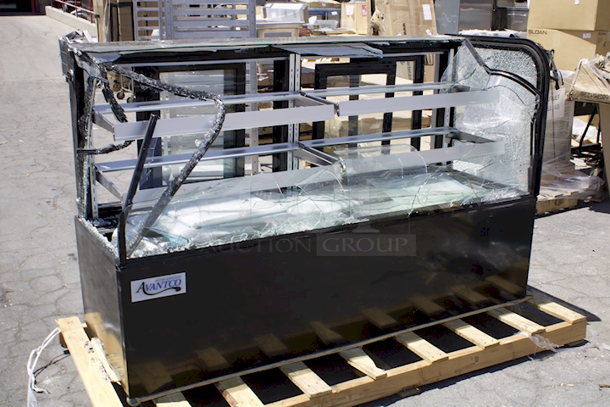 BRAND NEW SCRATCH & DENT! Avantco BC-72-HC 72" Curved Glass Black Refrigerated Bakery Display Case. Tested. Turns On. Gets Cold. See Photos For Damage.  - Image 6 of 9