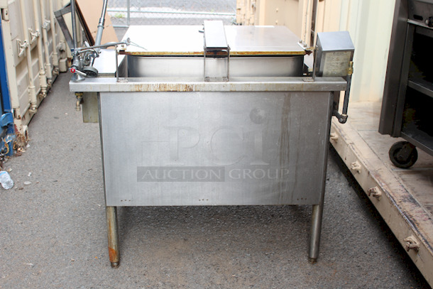 LIKE NEW! Groen Approximately 40 Gallon Tilting Braising Pan With Faucet & Hardware, Natural Gas 48x36x40 - Image 4 of 11