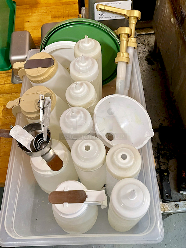 HUGE LOT! 24oz Squeeze Bottles, Syrup Dispensers, Pumps, Lids and Ingredient Bin, Measuring Spoons, Funnel. 20x Your Bid - Image 2 of 6