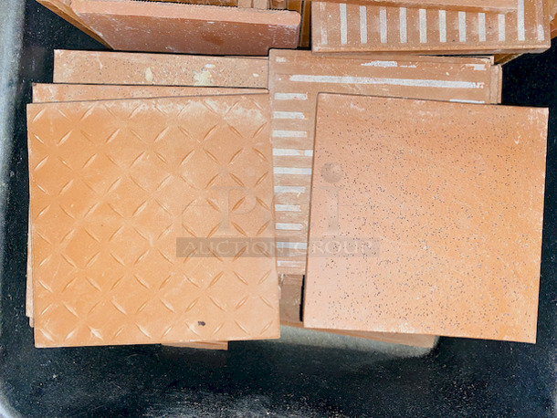 Pallet of Red Ceramic Kitchen Tiles, Adjustable Glass Rack, Nozzles. - Image 5 of 5