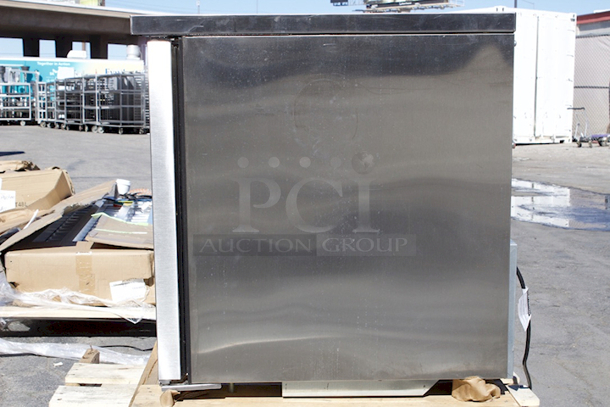 BRAND NEW SCRATCH & DENT! True TUC-27-ADA-HC 27 5/8" ADA Height Undercounter Refrigerator - TESTED TO 39 Degrees.  - Image 4 of 10