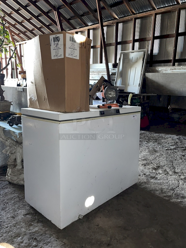 ALL FOR ONE! GE Chest Freezer & Lamp - Image 3 of 3