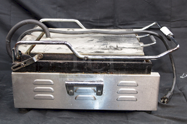 TOP OF THE LINE! Waring WFG275 Tostato Supremo Smooth Top & Bottom Sandwich Toasting Grill - 14" x 14" Cooking Surface - 120V, 1800W. 22”x18-1/2”x10” - Image 8 of 10
