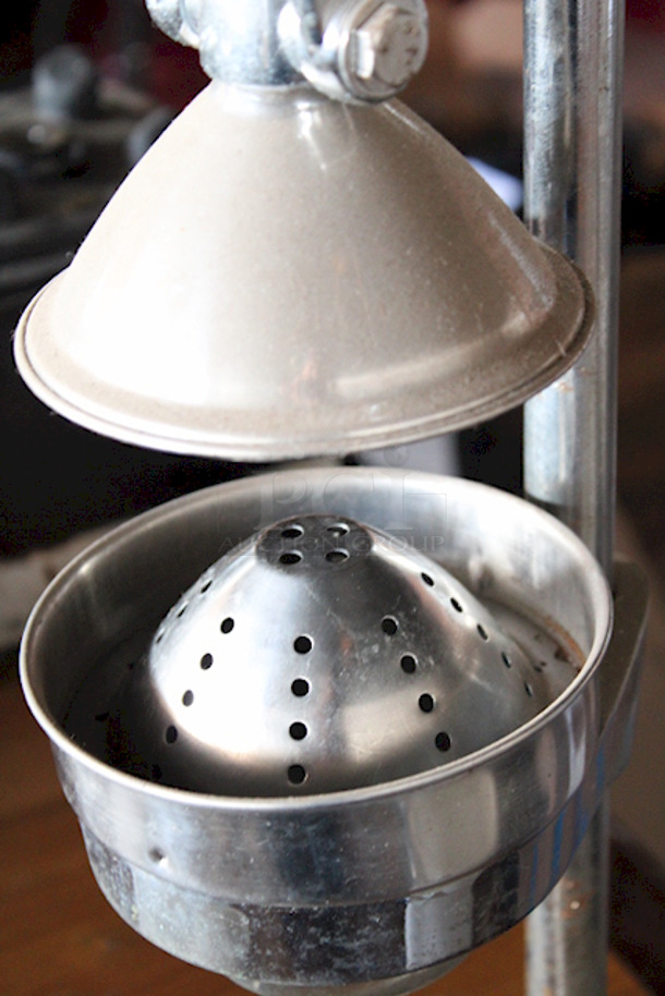 GREAT CONDITION, READY TO WORK!! Omcan 23575 GRS Manual Citrus Juicer, Chrome.  9-1/2x8x33-1/4 - Image 3 of 5