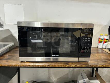 Samsung 24 Inch Wide 1.9 cu. ft. 950 Watt Free Standing Microwave with Sensor Cook