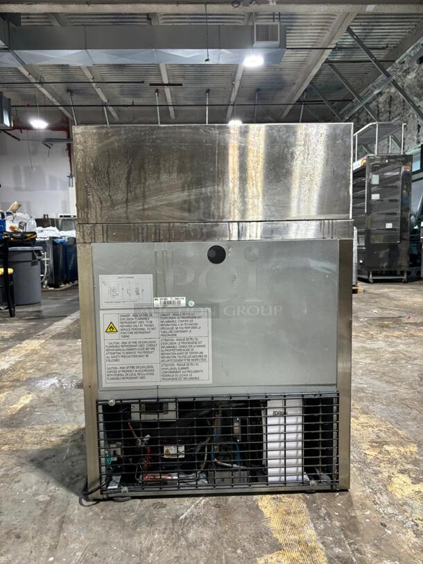 !BRAND NEW! SCRATCH & DENT Dukers DSP29 1-Door Commercial Food Prep Table Refrigerator in Stainless Steel
 - Image 2 of 6