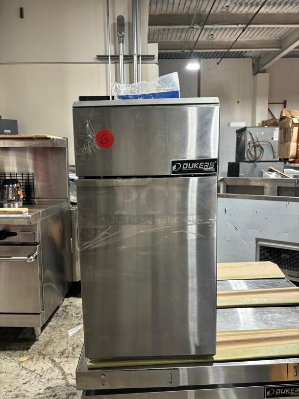 BRAND NEW DUKERS DCF4-NG GAS FRYER, FOUR TUBE BURNER, NATURAL GAS, - Image 1 of 4