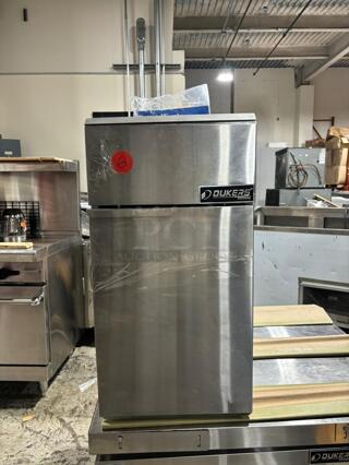 BRAND NEW DUKERS DCF4-NG GAS FRYER, FOUR TUBE BURNER, NATURAL GAS,