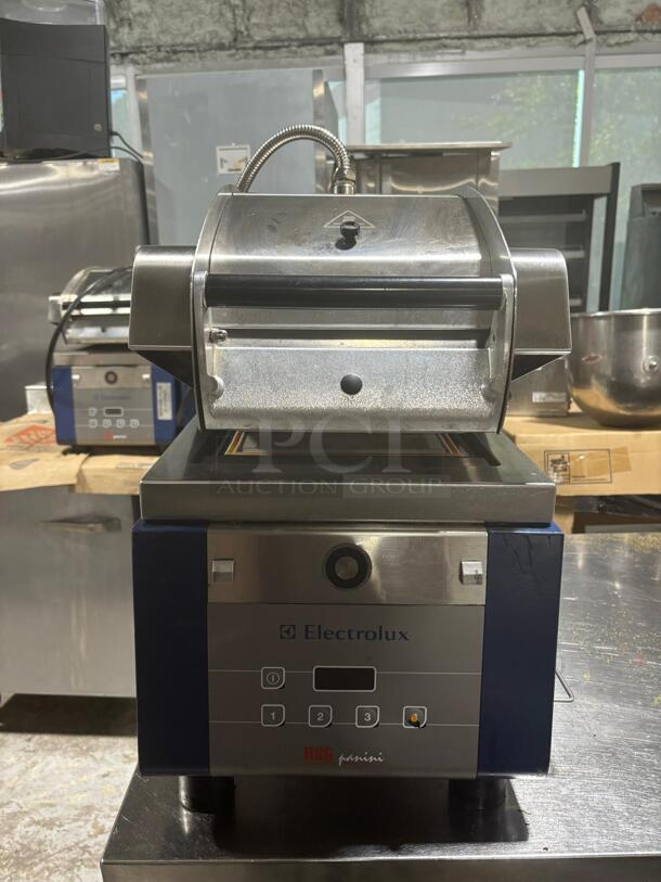 72-0274 Electrolux HSPPA1 Sandwich Panini Press
 - Image 2 of 6