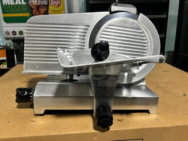Globe C12 Manual Meat & Cheese Slicer w/ 12" Blade, Belt Driven, Aluminum, 1/3 hp
 - Image 3 of 5