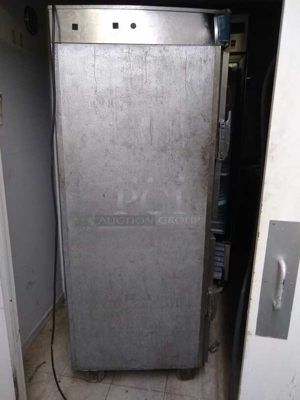 Alto-Shaam 1000-UP/P Mobile 8 Pan Dutch Door Low Temperature Holding / Proofing Cabinet with Window Doors

 - Image 2 of 4