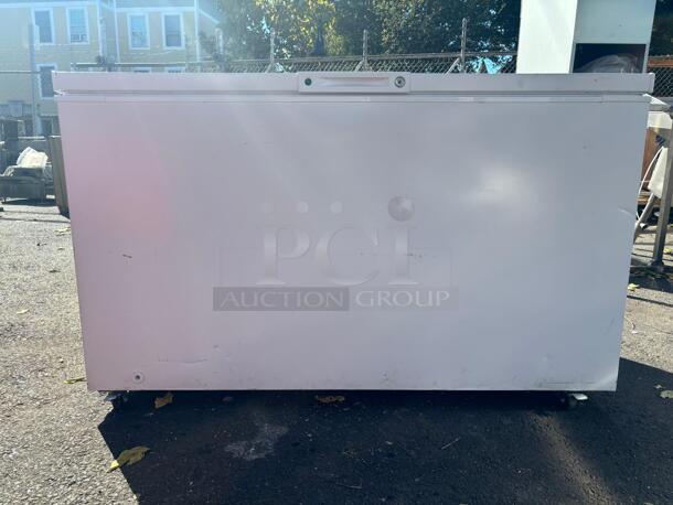 15 Cu. Ft. Chest Deep Freezer FFCL1542AW
 - Image 4 of 6
