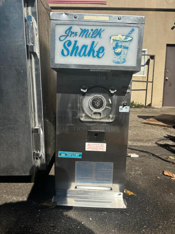 AWESOME Taylor Milkshake Machine Stainless Steel  - Image 11 of 11
