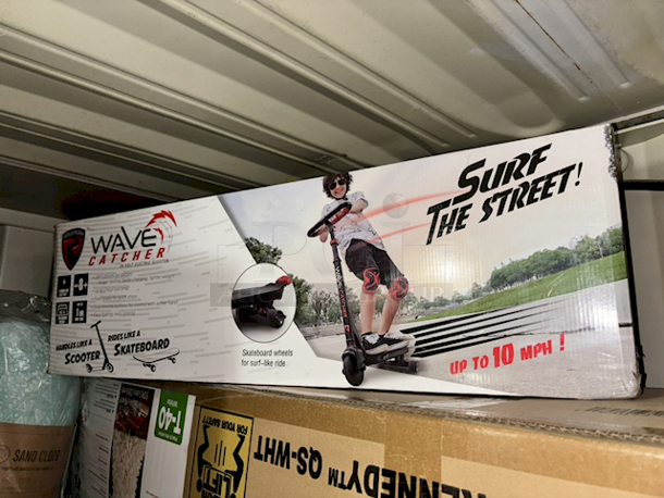 Wave Catcher 24v Electric Scooter, Cruises Up To 10MPH.  - Image 1 of 2