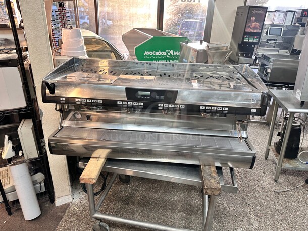 Excellent Condition Nuova Simonelli Aurelia II 4 Group Commercial Expresso Machine 220 Volt 1 Phase Tested and Working! - Image 4 of 10