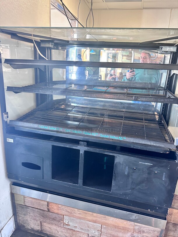 FFR DSI Marco 48 inch Self Service Dry Bakery Case Vented Light Donut Pastry Bread 115 Volt - Image 3 of 8