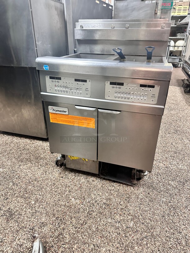 Late Model Frymaster FPGL230CA  Gas Fryer Battery w/ Built-in Filtration
(2) 30 lb capacity Working - Item #1098603