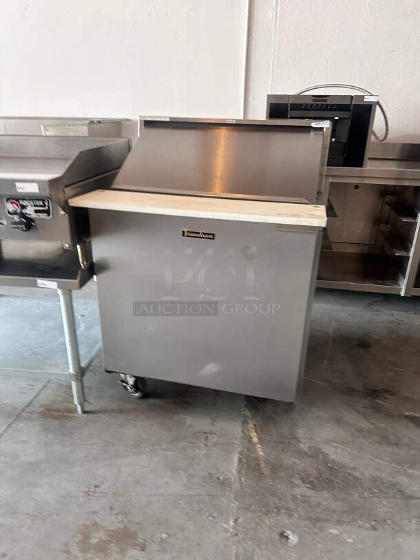 Traulsen UPT3212-R 32 inch 1 Right Hinged Door Refrigerated Sandwich Prep Table 115 Volt - Image 6 of 7