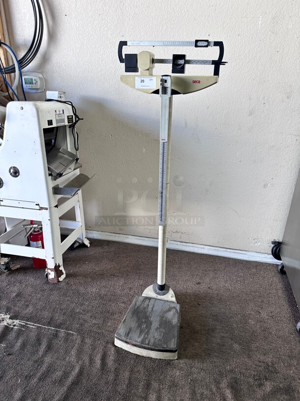  Seca 700 Physicians Scale Mechanical w/ Height Rod - Image 3 of 8
