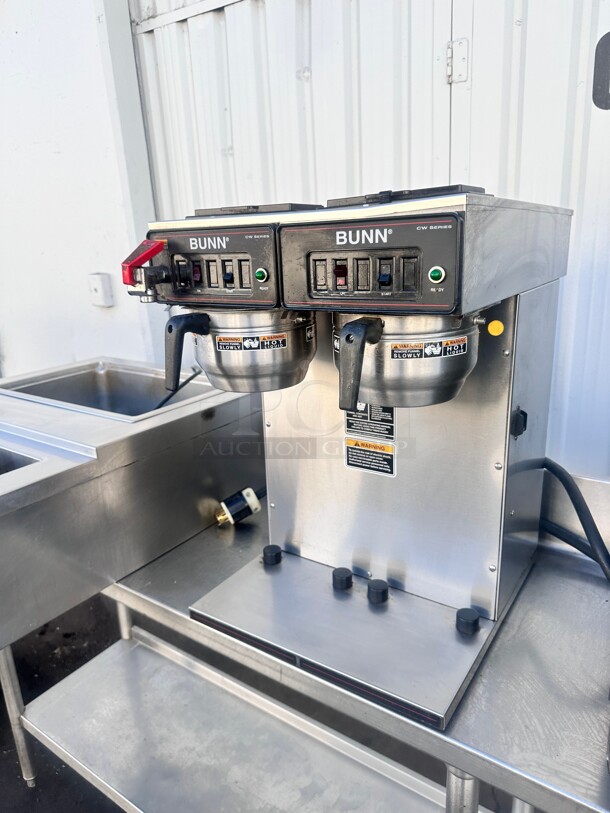 Bunn AXIOM Twin-APS 15 gal AXIOM® Twin Airpot Coffee Brewer, Faucet & LCD Display, 120 240v/1ph Working - Image 3 of 7