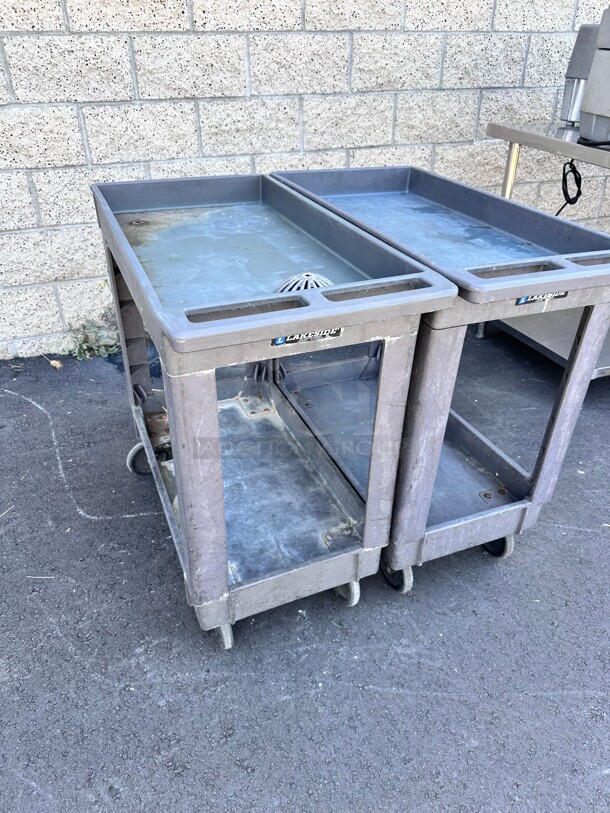 Clean Lakeside 2523 2 Level Polymer Utility Cart w/ 500 lb Capacity, Raised Ledges - Image 6 of 6
