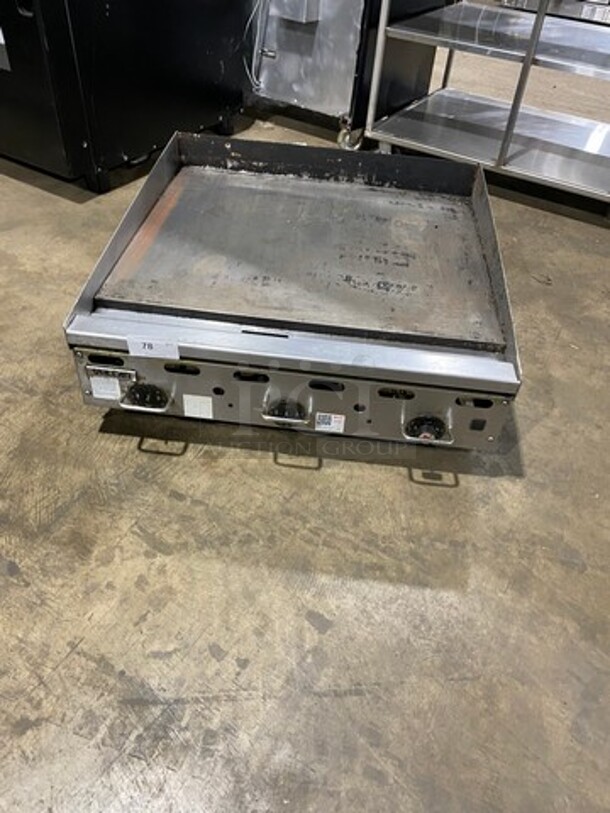 Vulcan Commercial Countertop Natural Gas Powered Flat Top Griddle! With Back And Side Splashes! All Stainless Steel! On Legs! Model: MSA36201 SN: 650167460