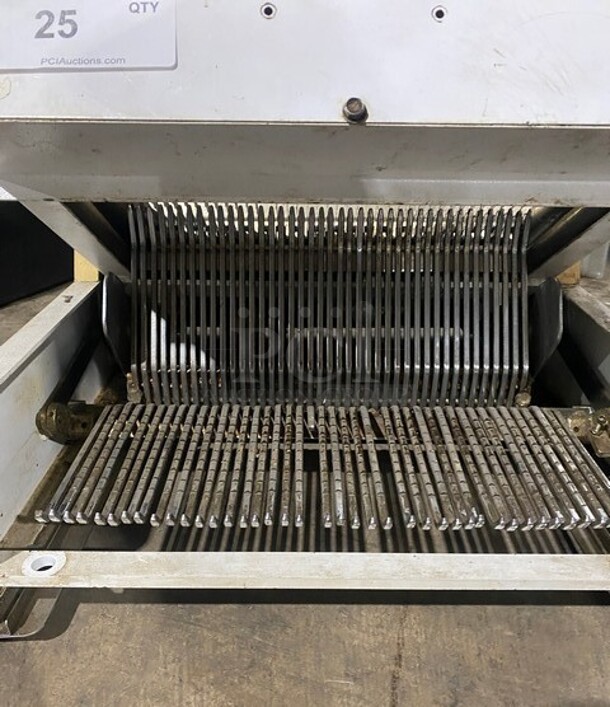 Berkel Commercial Countertop Bread Loaf Slicer! Model: MB3/8 SN:9213031068131 115V 1PH - Image 5 of 9