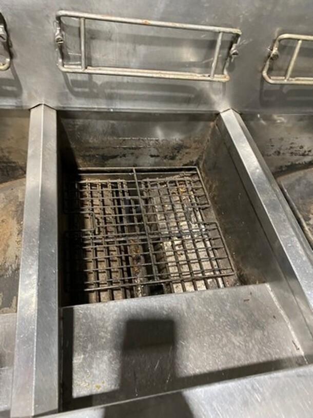 Frymaster Commercial Natural Gas Powered 3 Bay Deep Fat Fryer! All Stainless Steel! On Casters! Model: FPPH355SD SN: 0905IE0027 - Image 6 of 12