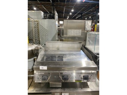 NICE! NEW! OUT OF THE BOX! Garland Heavy Duty Commercial Countertop Gas Powered Mirror Shine/Polished Top Flat Griddle! Thermostatic Controlled! 1-Inch-Thick Plate! With Back And Side Splashes! 36" Model: CG-36R 