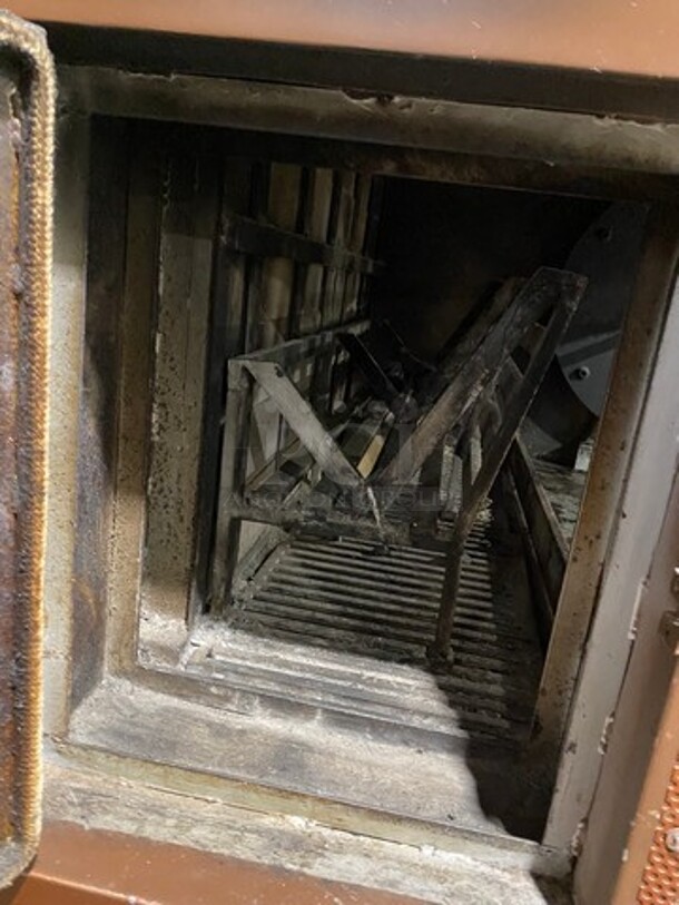 AWESOME! MUST HAVE! LATE MODEL! 2022 Sacar Forni Commercial Wood-Fired Rotisserie Oven! With Copper Panel! Metal With Refractory Bricks! WORKING WHEN REMOVED! Model: DRAGO84 SN: 3851320622 - Image 10 of 12