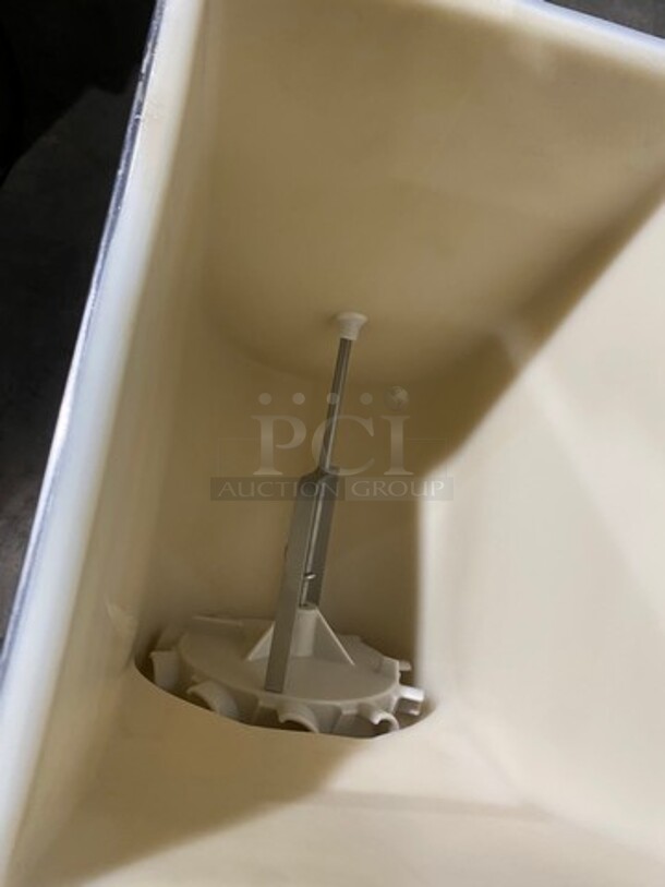 Manitowoc Commercial Countertop Ice Dispenser! All Stainless Steel! On Small Legs! Model: M90 SN: 610196452 115V 60HZ 1 Phase - Image 5 of 8