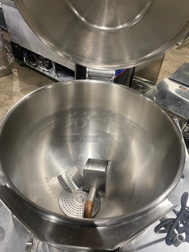 NICE! Vulcan Direct Steam Tilting 40 Gallon Kettle! All Stainless Steel! 120V 1 Phase! Model: VDMT40 SN: AP-1049337-8CC-4177!  - Image 6 of 9