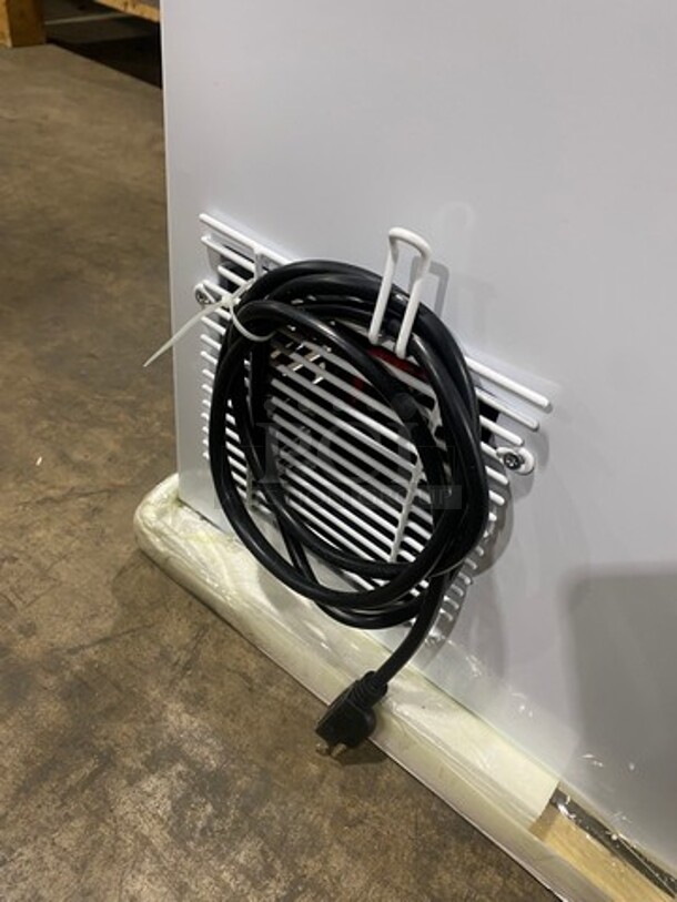 SCRATCH-N-DENT! LATE MODEL! Kelvinator Commercial Reach Down Chest Freezer! With Hinged Top Lid! Model: KCNF073WS SN: F738090 115V - Image 10 of 10