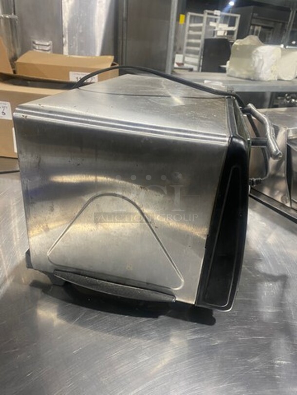 Euro Pro Countertop Toaster Oven! Model: TO251 120V - Image 2 of 8