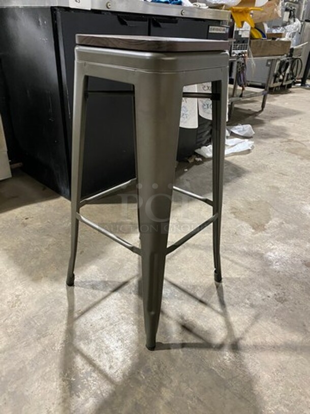 BRAND NEW! Astor Matte Platinum Clear Coated Finish Heavy Duty Metal Bar Height Stools! With Walnut Seat Top! With Footrest! 5 x Your Bid! - Image 6 of 10