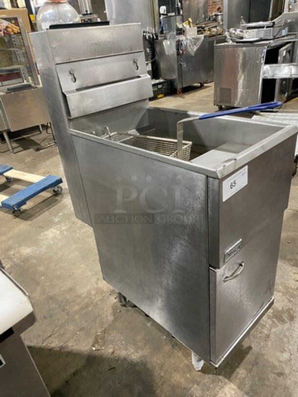 Pitco Frialator Commercial Natural Gas Powered Deep Fat Fryer! With Single Frying Basket! All Stainless Steel! On Legs! Model: 40CSS SN: G05AB050486 - Image 2 of 10