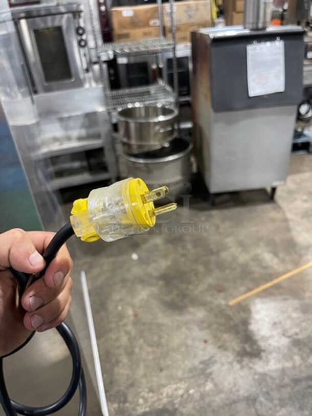 Cres Cor Commercial Insulated Warming/Proofing Cabinet! With 2 Half Doors! Holds Full Size Trays! All Stainless Steel! On Casters! WORKING WHEN REMOVED! Model: H137UA12D SN: GBBJ2646921368 120V 60HZ 1 Phase - Image 8 of 9