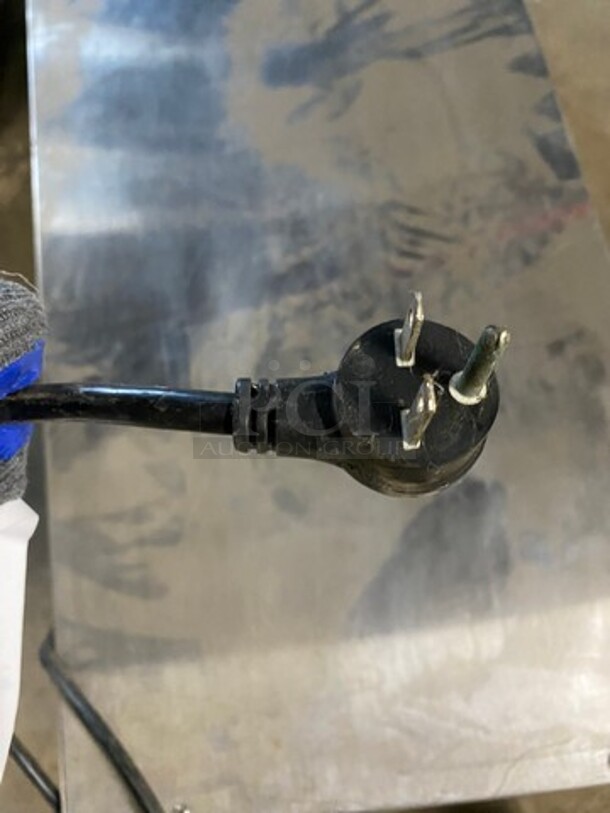 Duke Commercial Countertop Heated Holding Cabinet! Solid Stainless Steel! Model: FWM324SB2208 SN: 94AAJC0196 208V 60HZ 1 Phase - Image 8 of 8