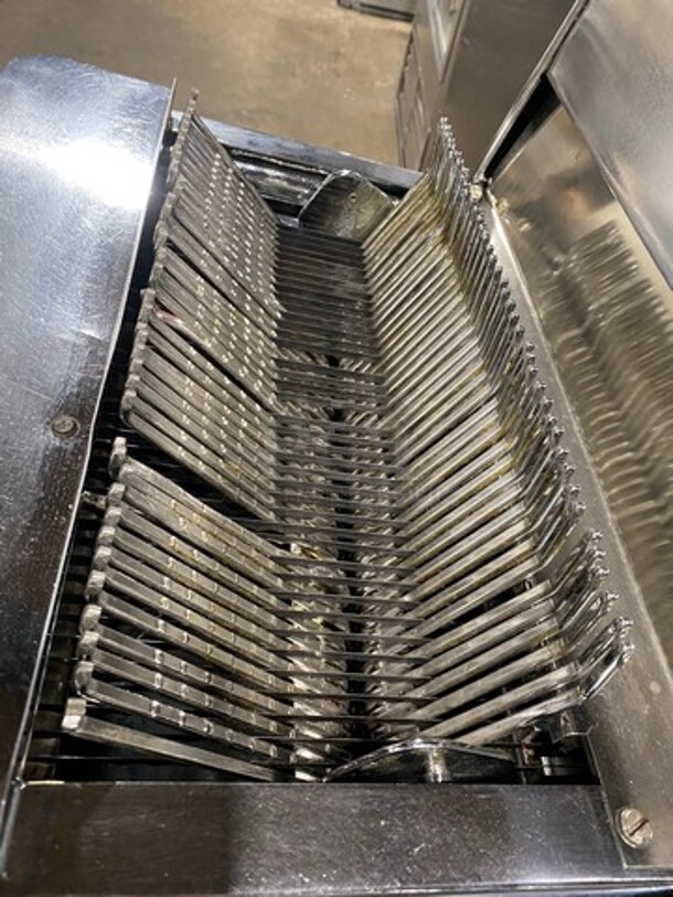 Berkel Commercial Countertop Bread Loaf Slicer! Model: MB3/8 SN: 9213110600319 115V 60HZ 1 Phase - Image 6 of 8