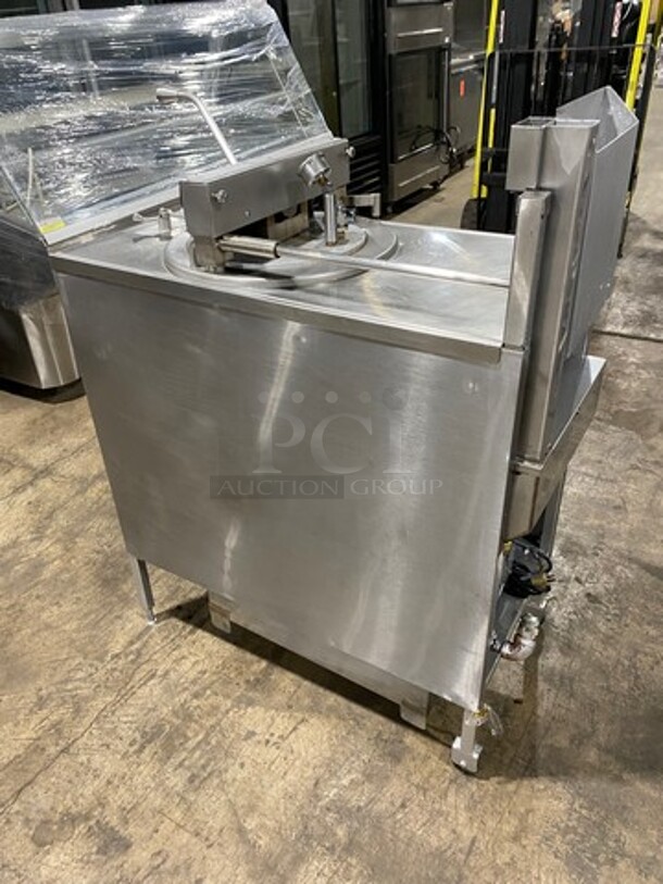 Commercial Natural Gas Powered Pressure Fryer! All Stainless Steel! On Legs! Model: 1800 SN: B1991 - Image 4 of 9