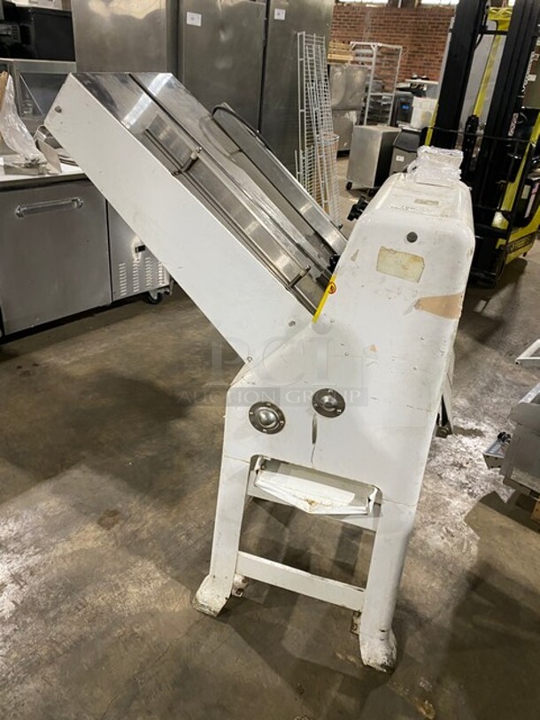 Oliver Metal Commercial Floor Style Bread Loaf Slicer! MODEL 79732NC SN:164680 115V 1Ph - Image 4 of 10